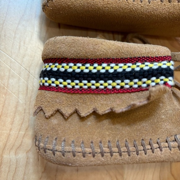 NEW Minnetonka Moccasins with Embroidered Detailing Leather Suede Braided Bootie - Picture 6 of 14